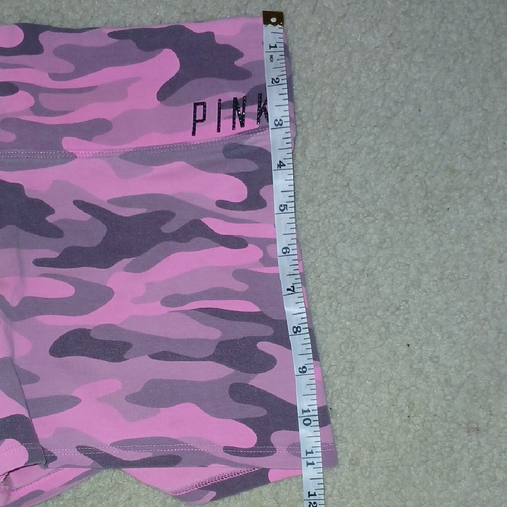 PINK Victoria's Secret Camouflage Yoga Shorts Women's Medium - Picture 5 of 7